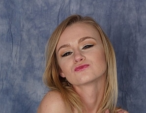 content/kenzlee_first_time_fucking_self_with_toys/4.jpg